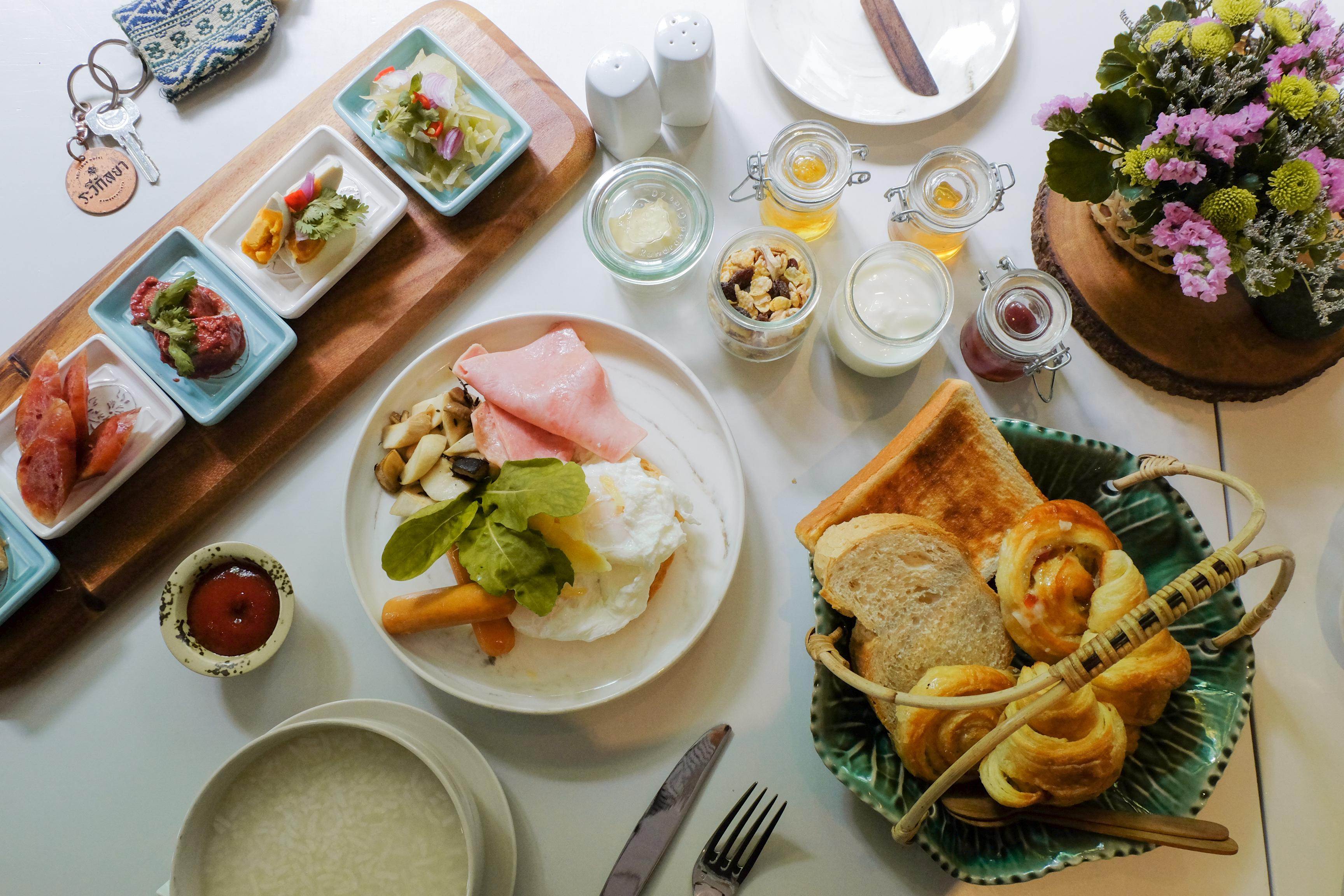فندق ذا راوييكانلايا بانكوك المظهر الخارجي الصورة A typical breakfast at the hotel