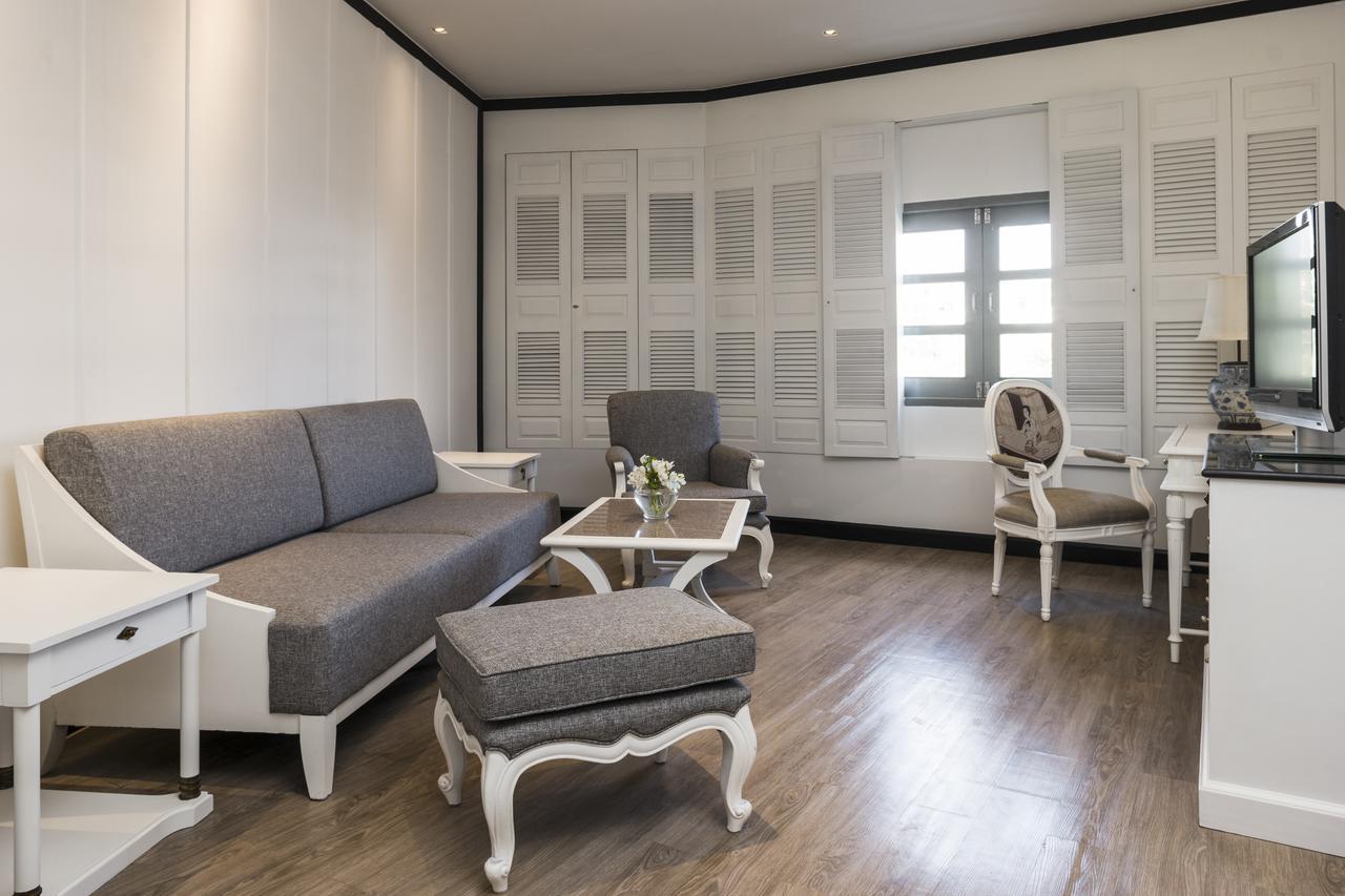 فندق ذا راوييكانلايا بانكوك المظهر الخارجي الصورة A living room in a suite