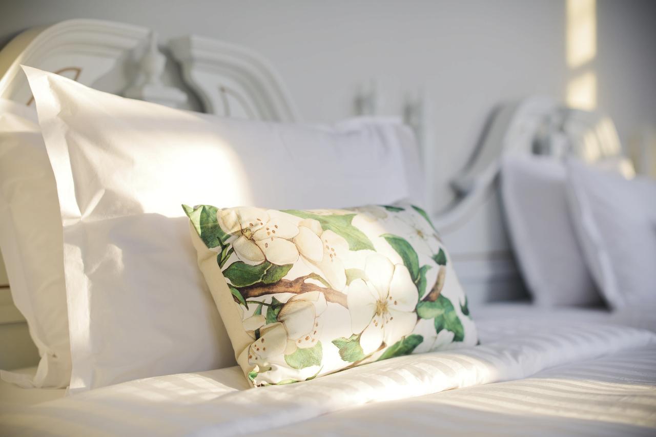 فندق ذا راوييكانلايا بانكوك المظهر الخارجي الصورة A decorative pillow